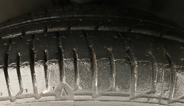 2011 Hyundai i10 SPORTZ 1.2, Petrol, Manual, 23,284 km, Left Front Tyre Tread