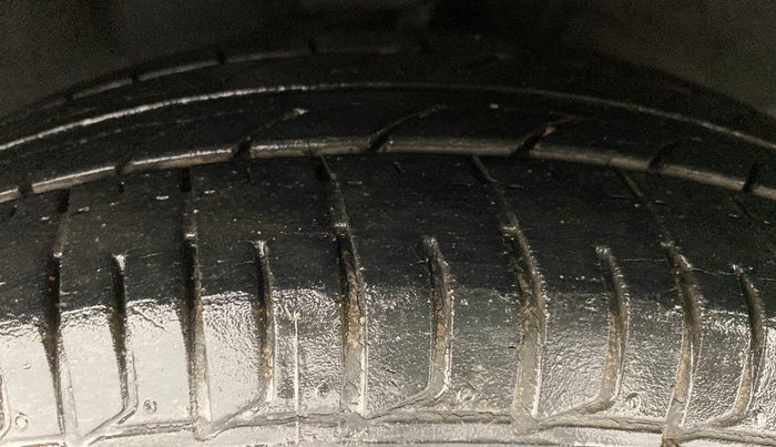 2011 Hyundai i10 SPORTZ 1.2, Petrol, Manual, 23,284 km, Right Front Tyre Tread