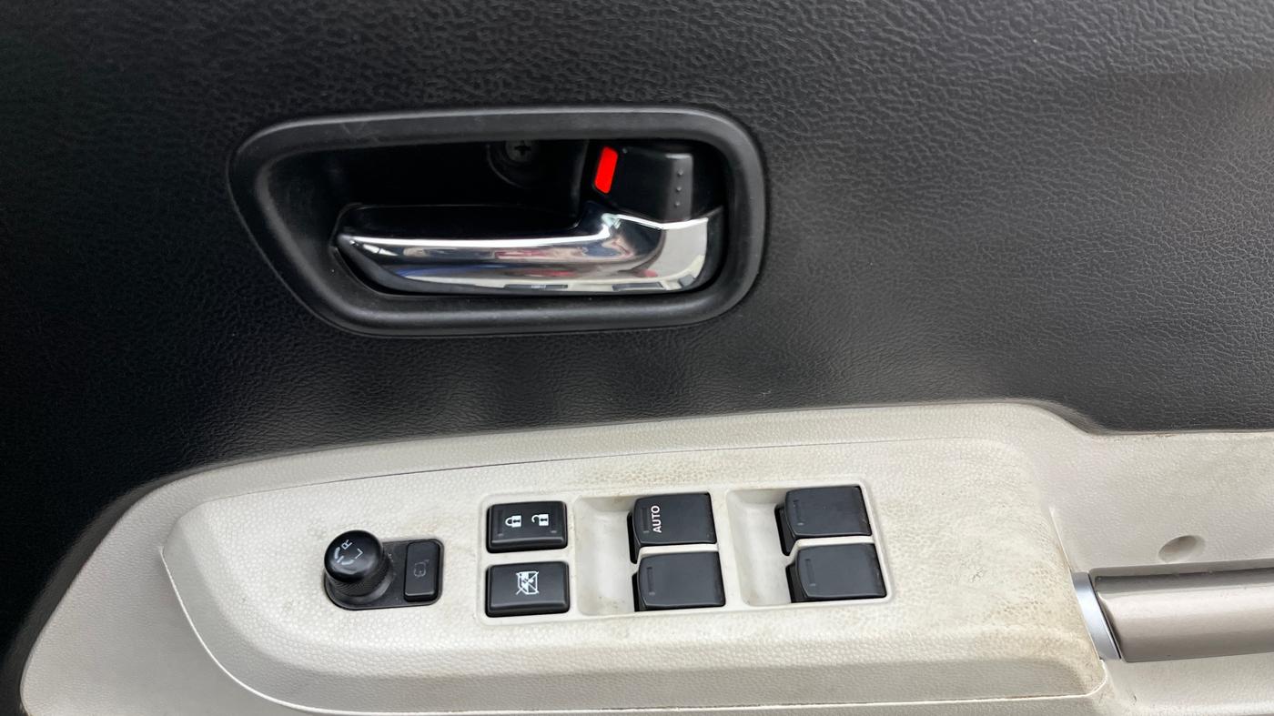 2017 Maruti IGNIS ZETA 1.2 AMT, Petrol, Automatic, 75,486 km, Driver Side Door Panels Control