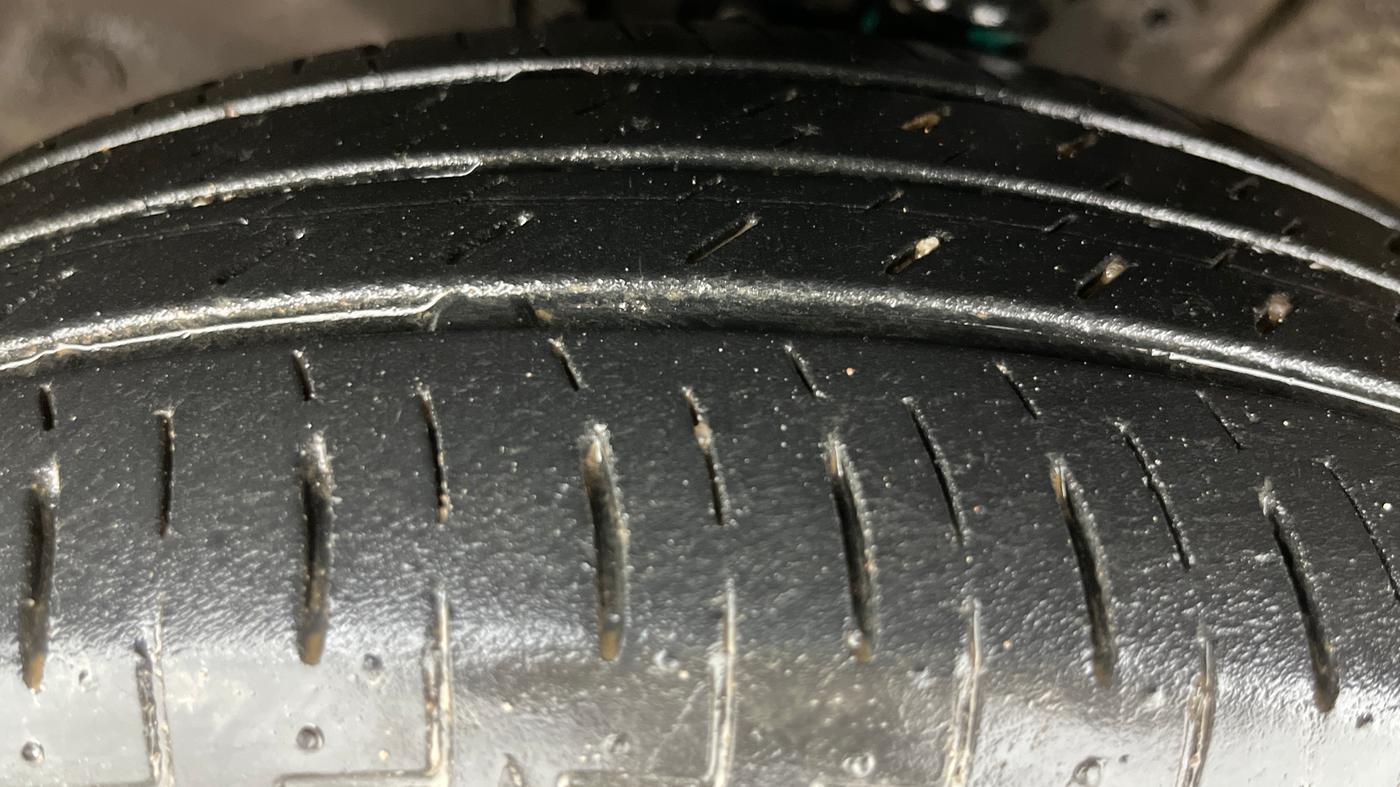 2017 Maruti IGNIS ZETA 1.2 AMT, Petrol, Automatic, 75,486 km, Left Front Tyre Tread