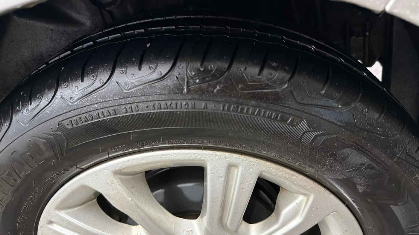 2016 Tata Tiago XZ PETROL, Petrol, Manual, 30,394 km, Left Rear Tyre Tread