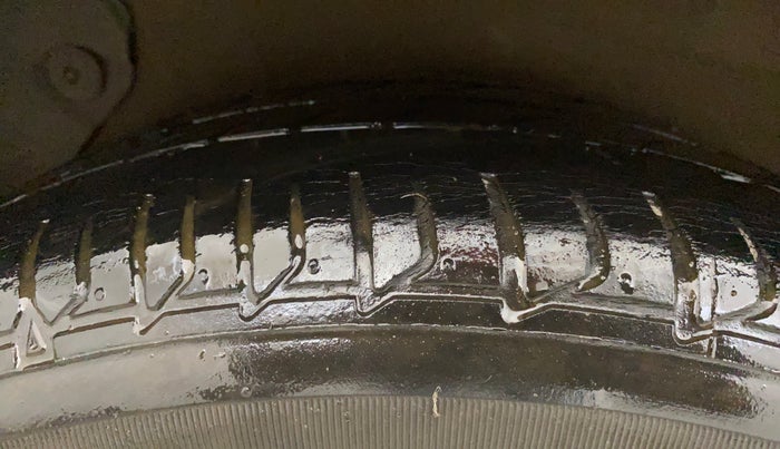 2016 Hyundai Verna 1.6 VTVT SX, Petrol, Manual, 31,268 km, Right Rear Tyre Tread