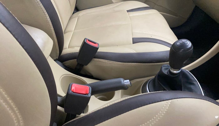 2016 Hyundai Verna 1.6 VTVT SX, Petrol, Manual, 31,268 km, Gear Lever