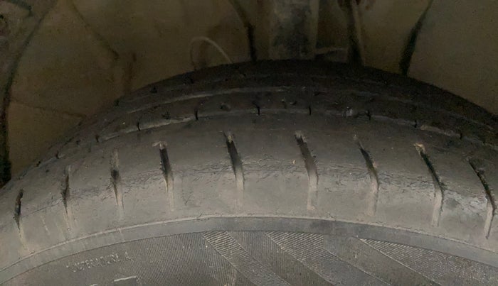 2019 Hyundai VENUE E 1.4 CRDI, Diesel, Manual, 1,10,474 km, Right Front Tyre Tread