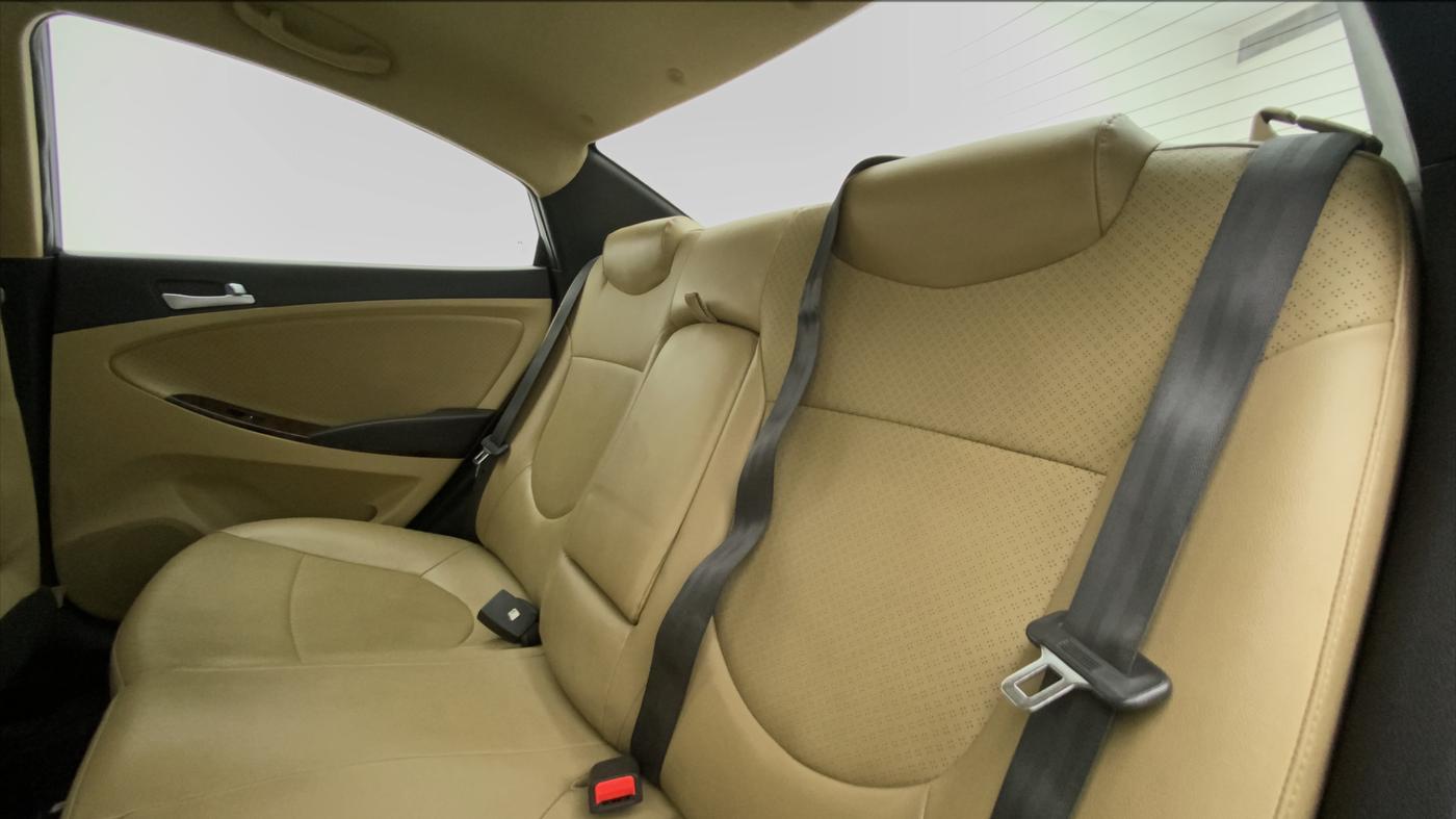 2015 Hyundai Verna FLUIDIC 4S 1.6 VTVT SX, CNG, Manual, 83,081 km, Right Side Rear Door Cabin