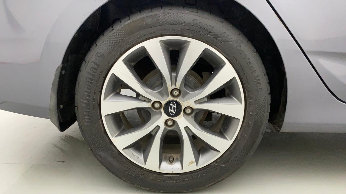 2015 Hyundai Verna FLUIDIC 4S 1.6 VTVT SX, CNG, Manual, 83,081 km, Right Rear Wheel