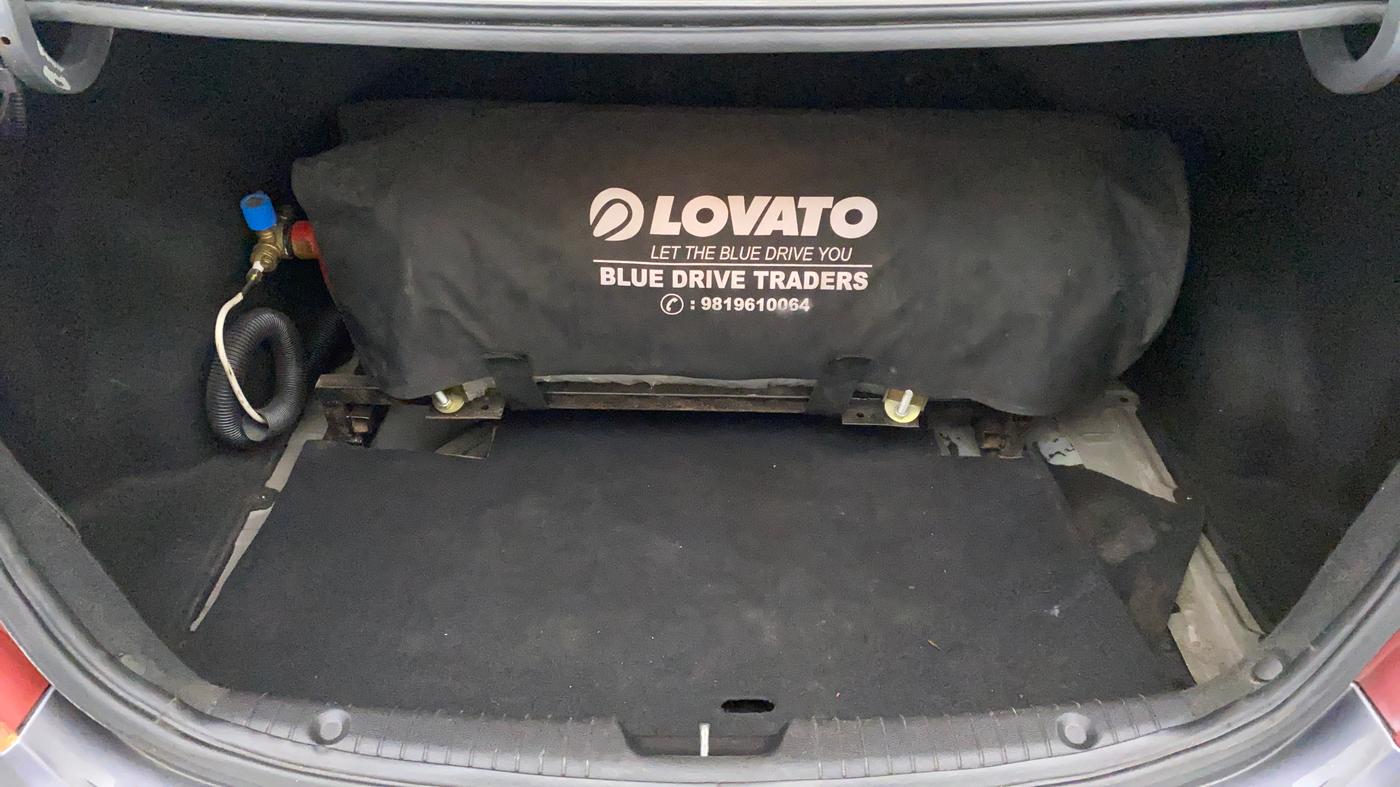2015 Hyundai Verna FLUIDIC 4S 1.6 VTVT SX, CNG, Manual, 83,081 km, Boot Inside