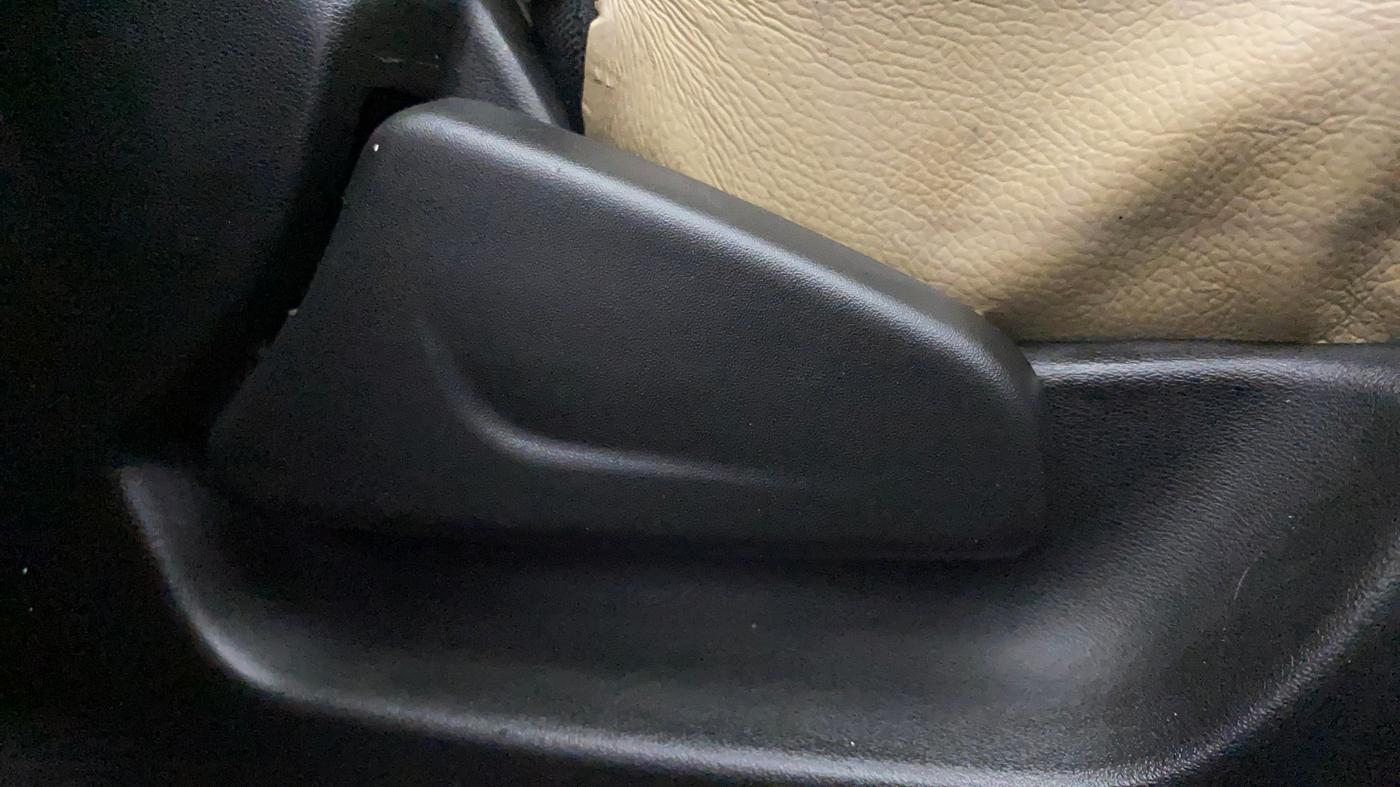 2018 Datsun Redi Go A, Petrol, Manual, 34,382 km, Driver Side Adjustment Panel
