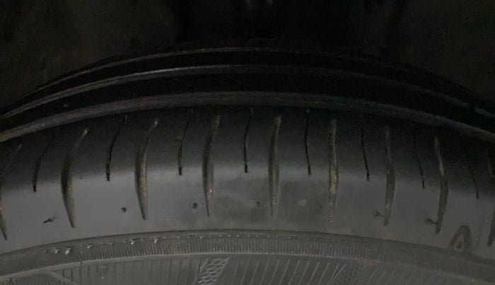 2018 Datsun Redi Go A, Petrol, Manual, 34,374 km, Right Front Tyre Tread