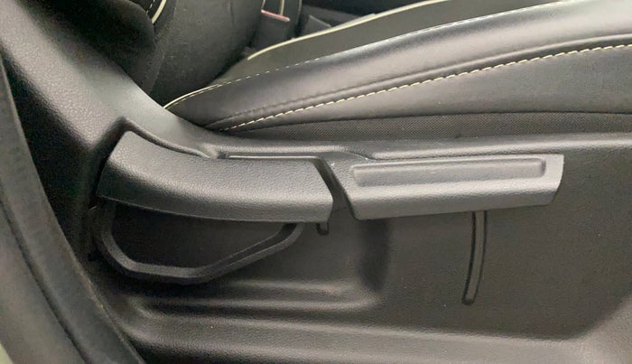 2023 Hyundai EXTER SX(O) CONNECT 1.2 AMT, Petrol, Automatic, 7,638 km, Driver Side Adjustment Panel