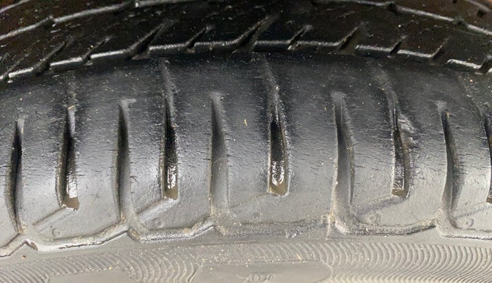 2016 Maruti Wagon R 1.0 VXI AMT, Petrol, Automatic, 51,859 km, Right Front Tyre Tread