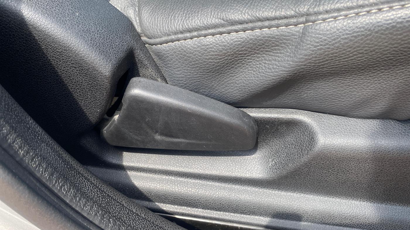 2018 Renault Kwid RXT 1.0 AMT, Petrol, Automatic, 52,646 km, Driver Side Adjustment Panel