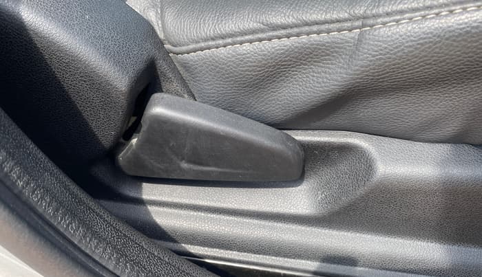 2018 Renault Kwid RXT 1.0 AMT, Petrol, Automatic, 52,646 km, Driver Side Adjustment Panel