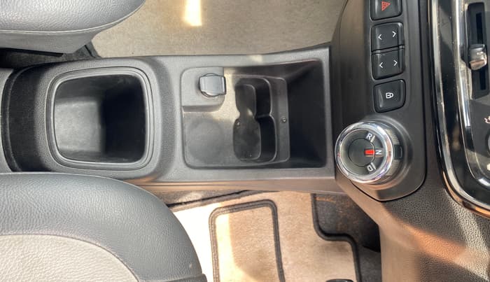 2018 Renault Kwid RXT 1.0 AMT, Petrol, Automatic, 52,646 km, Gear Lever