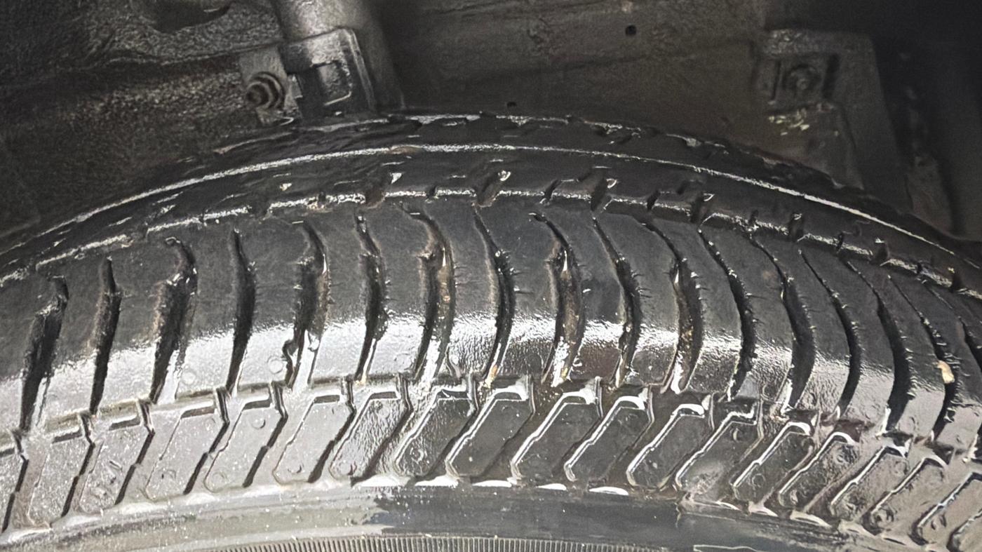 2017 Maruti Swift LXI (O), Petrol, Manual, 30,486 km, Right Front Tyre Tread