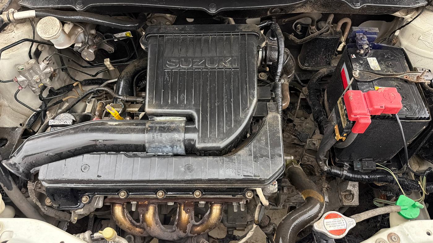 2017 Maruti Swift LXI (O), Petrol, Manual, 30,486 km, Engine View