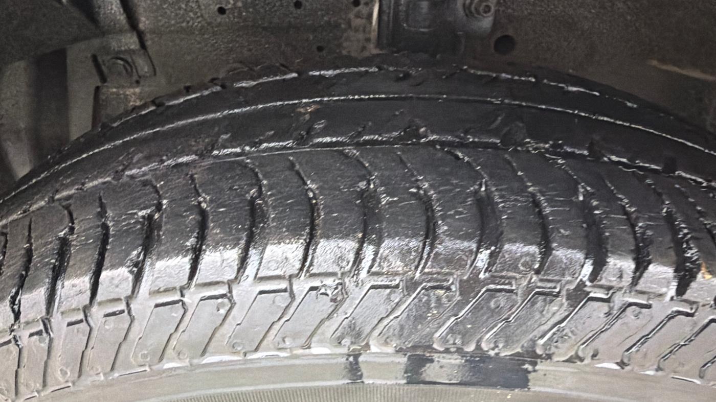 2017 Maruti Swift LXI (O), Petrol, Manual, 30,486 km, Left Front Tyre Tread
