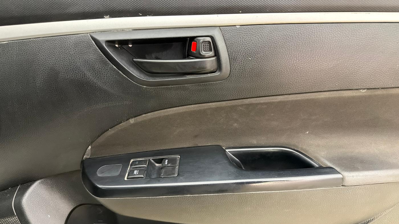 2017 Maruti Swift LXI (O), Petrol, Manual, 30,486 km, Driver Side Door Panels Control