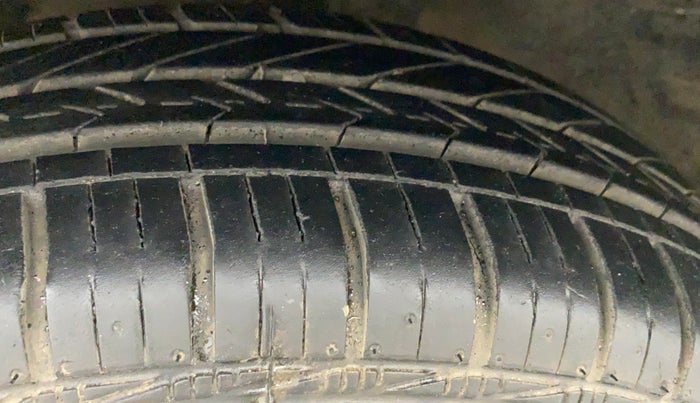2011 Maruti Wagon R 1.0 VXI, Petrol, Manual, 64,895 km, Left Front Tyre Tread