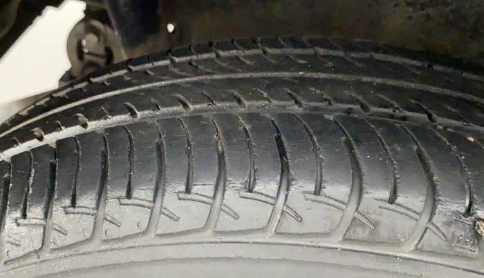 2011 Maruti Wagon R 1.0 VXI, Petrol, Manual, 64,895 km, Right Rear Tyre Tread