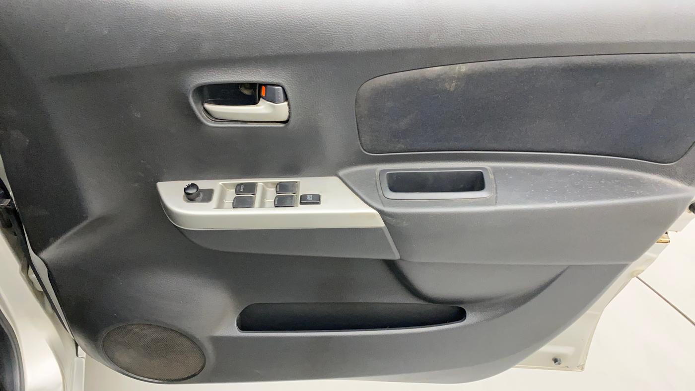 2011 Maruti Wagon R 1.0 VXI, Petrol, Manual, 64,895 km, Driver Side Door Panels Control