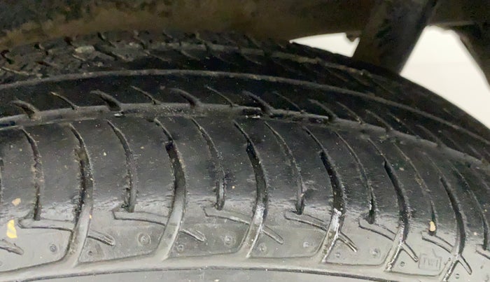 2011 Maruti Wagon R 1.0 VXI, Petrol, Manual, 64,895 km, Left Rear Tyre Tread
