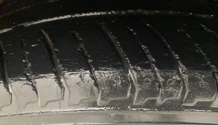 2018 Volkswagen Polo HIGHLINE PLUS 1.0 16 ALLOY, Petrol, Manual, 72,381 km, Right Front Tyre Tread