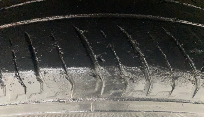 2018 Volkswagen Polo HIGHLINE PLUS 1.0 16 ALLOY, Petrol, Manual, 72,381 km, Left Front Tyre Tread