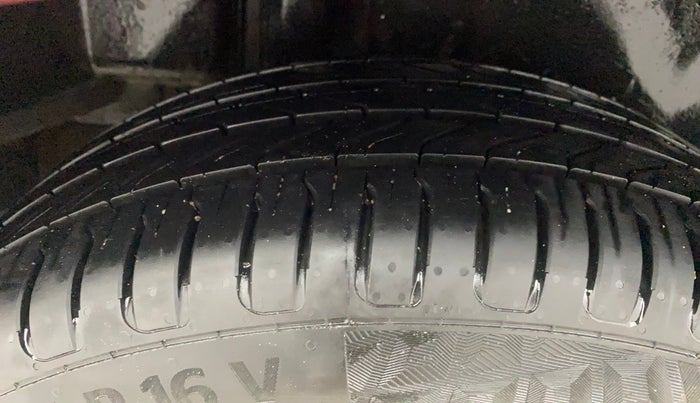 2016 Maruti Ciaz ZXI+ AT, Petrol, Automatic, 81,133 km, Right Rear Tyre Tread