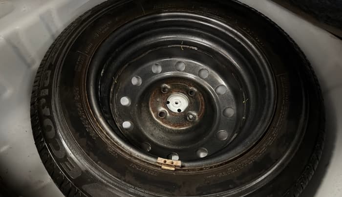 2018 Maruti Dzire LXI, Petrol, Manual, 21,573 km, Spare Tyre