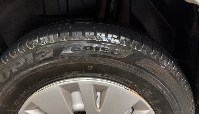 2018 Maruti Dzire LXI, Petrol, Manual, 21,573 km, Left Rear Tyre Tread