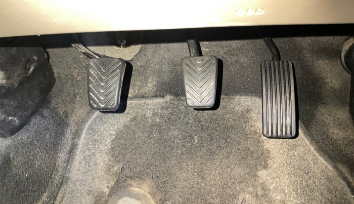 2017 Hyundai Eon ERA +, Petrol, Manual, 32,147 km, Pedals