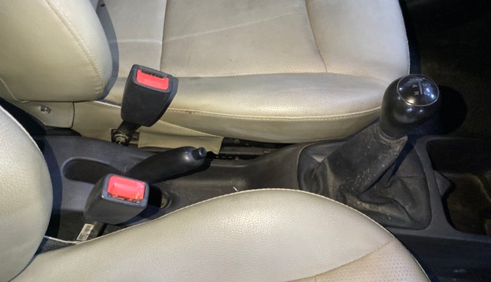 2017 Hyundai Eon ERA +, Petrol, Manual, 32,147 km, Gear Lever