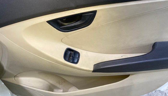 2017 Hyundai Eon ERA +, Petrol, Manual, 32,147 km, Driver Side Door Panels Control