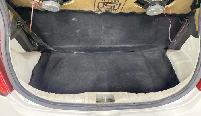 2017 Hyundai Eon ERA +, Petrol, Manual, 32,147 km, Boot Inside