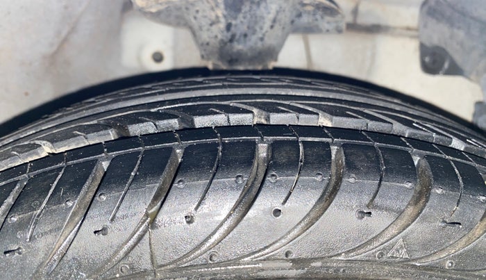 2017 Hyundai Eon ERA +, Petrol, Manual, 32,147 km, Right Front Tyre Tread