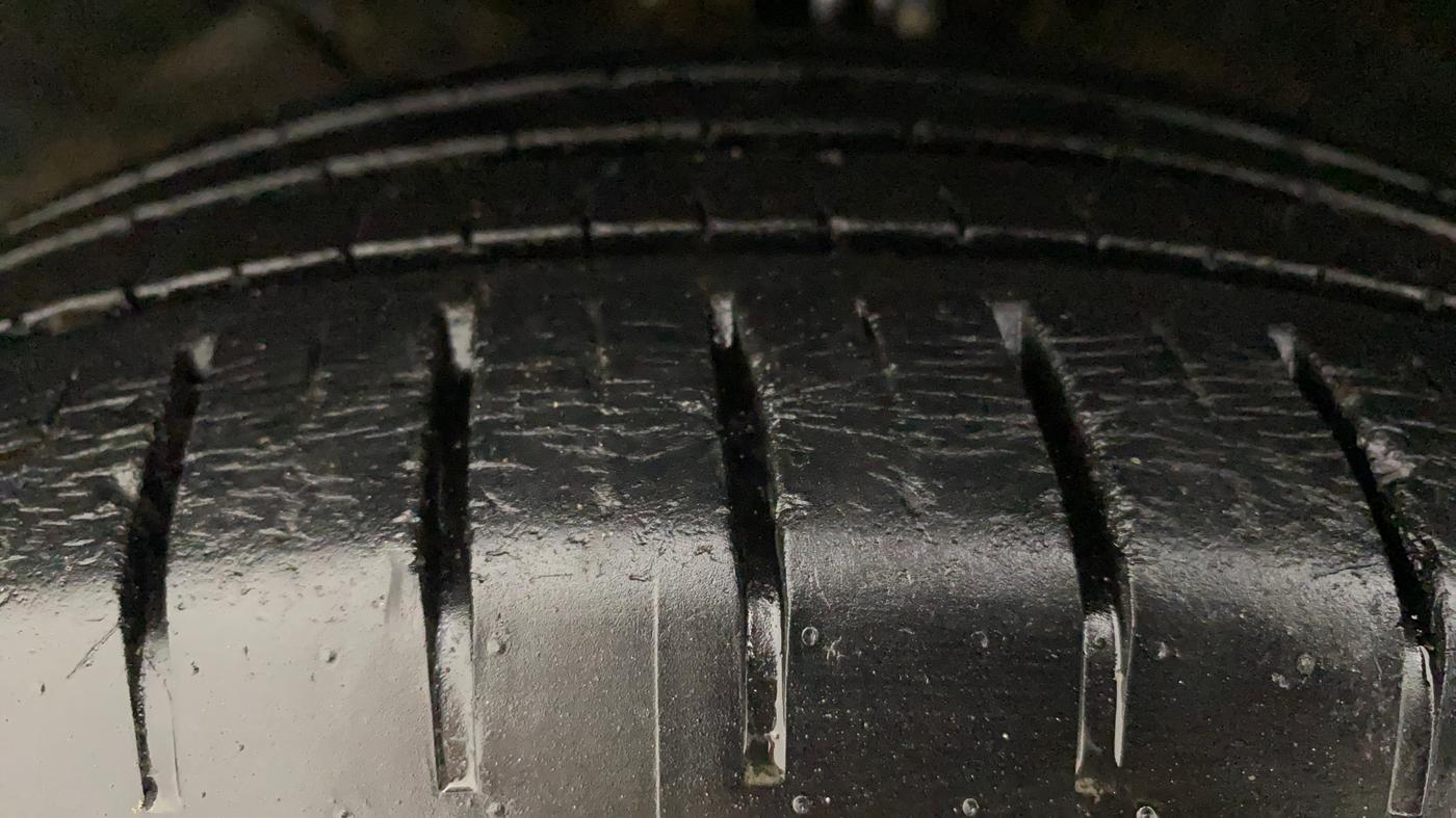 2017 Maruti Baleno ZETA PETROL 1.2, Petrol, Manual, 34,538 km, Left Front Tyre Tread