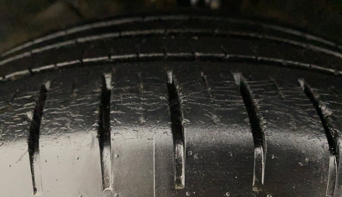 2017 Maruti Baleno ZETA PETROL 1.2, Petrol, Manual, 34,538 km, Left Front Tyre Tread