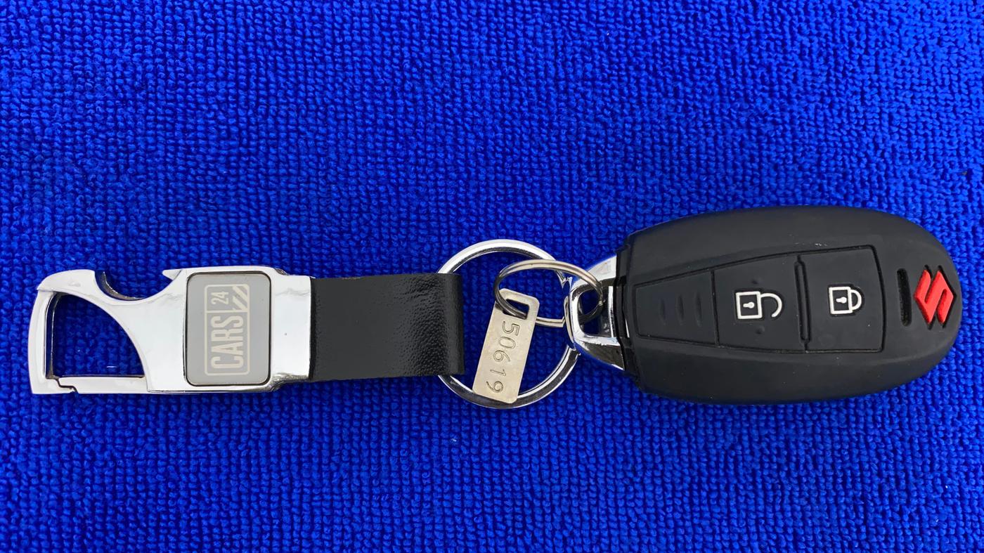 2017 Maruti Baleno ZETA PETROL 1.2, Petrol, Manual, 34,538 km, Key Close Up
