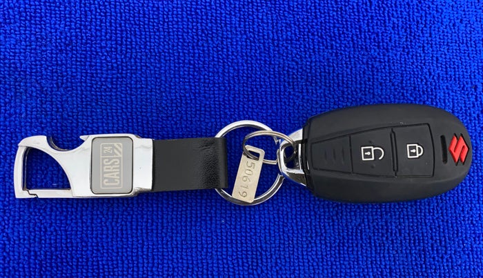2017 Maruti Baleno ZETA PETROL 1.2, Petrol, Manual, 34,538 km, Key Close Up
