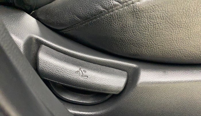 2017 Hyundai Grand i10 SPORTZ 1.2 KAPPA VTVT, Petrol, Manual, 20,125 km, Driver Side Adjustment Panel