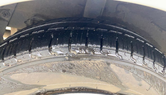 2017 Hyundai Grand i10 SPORTZ 1.2 KAPPA VTVT, Petrol, Manual, 20,125 km, Right Rear Tyre Tread