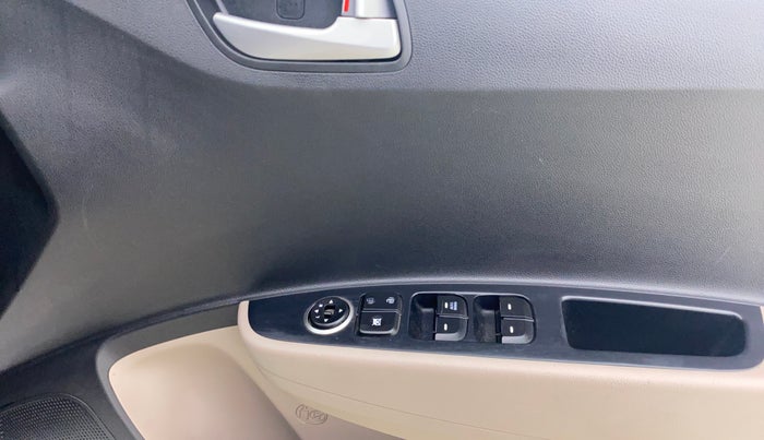 2017 Hyundai Grand i10 SPORTZ 1.2 KAPPA VTVT, Petrol, Manual, 20,125 km, Driver Side Door Panels Control