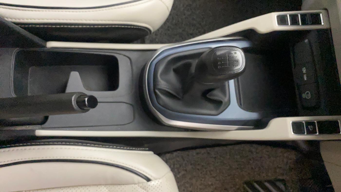 2023 KIA CARENS PRESTIGE 1.5 PETROL 7 STR, Petrol, Manual, 52,636 km, Gear Lever