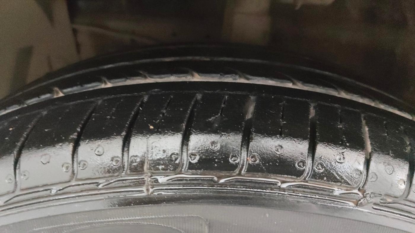 2022 Maruti Ciaz DELTA 1.5 SHVS MT PETROL, Petrol, Manual, 26,728 km, Left Front Tyre Tread