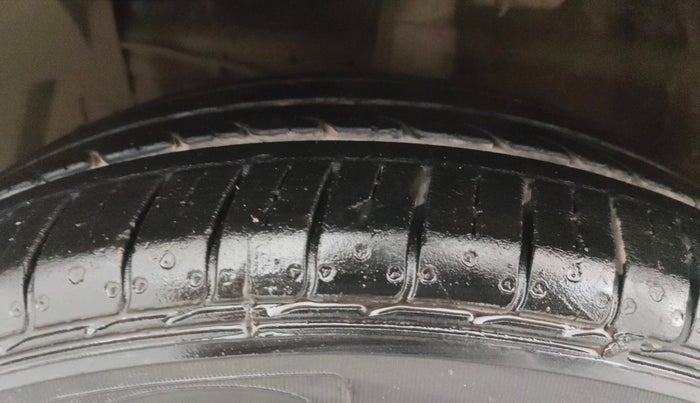 2022 Maruti Ciaz DELTA 1.5 SHVS MT PETROL, Petrol, Manual, 26,728 km, Left Front Tyre Tread