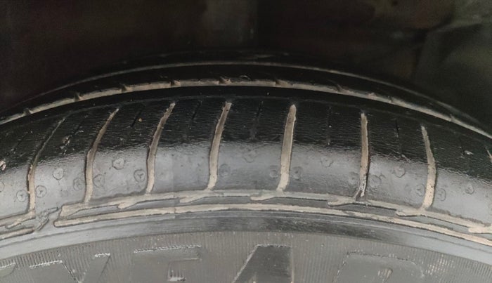 2022 Maruti Ciaz DELTA 1.5 SHVS MT PETROL, Petrol, Manual, 26,728 km, Right Front Tyre Tread