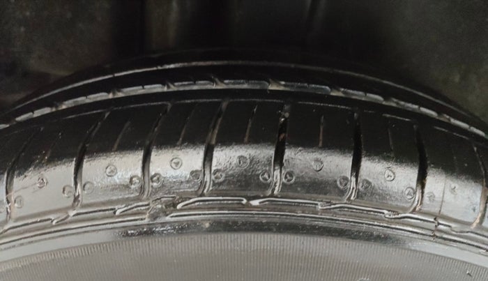 2022 Maruti Ciaz DELTA 1.5 SHVS MT PETROL, Petrol, Manual, 26,728 km, Right Rear Tyre Tread