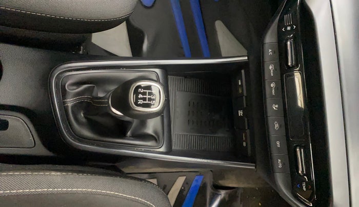 2021 Hyundai NEW I20 ASTA (O) 1.2 MT, Petrol, Manual, 15,544 km, Gear Lever