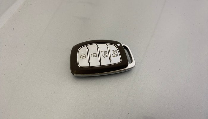 2021 Hyundai NEW I20 ASTA (O) 1.2 MT, Petrol, Manual, 15,544 km, Key Close Up